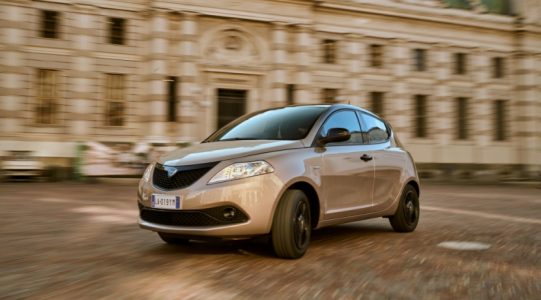 El Ypsilon se resiste a morir: Lancia lanza el Ypsilon Monogram