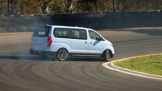 Hyundai iMax N Drift Bus: La furgoneta con 407 CV y propulsión trasera