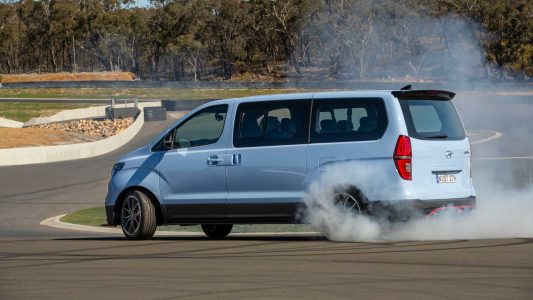 Hyundai iMax N Drift Bus: La furgoneta con 407 CV y propulsión trasera