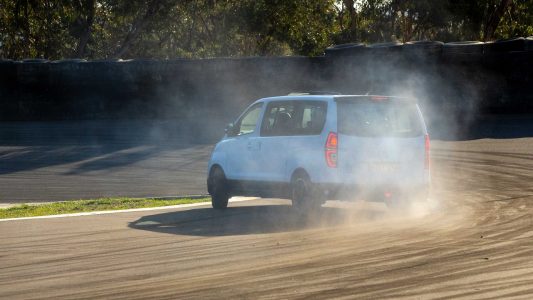 Hyundai iMax N Drift Bus: La furgoneta con 407 CV y propulsión trasera