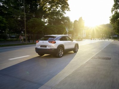 Mazda MX-30: El primer eléctrico de la compañía tiene 200 km de autonomía puertas traseras de apertura contraria