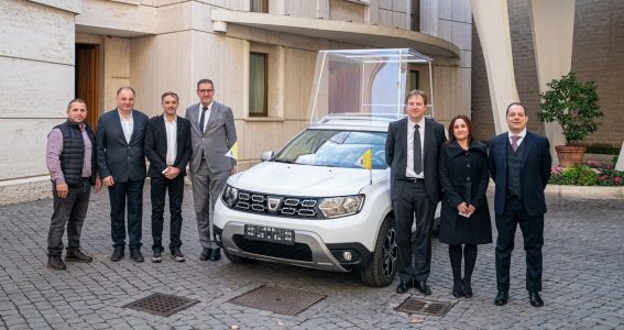 Dacia Duster 4x4: El nuevo Papamóvil, así es el coche del Papa Francisco