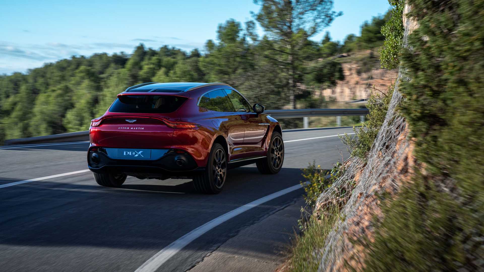 El Aston Martin DBX AMR será una realidad: V12 para competir con el Lamborghini Urus