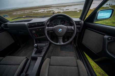 ¿Hemos perdido la cabeza? Alguien ha pagado 60.000 euros por un BMW 325i E30