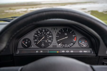 ¿Hemos perdido la cabeza? Alguien ha pagado 60.000 euros por un BMW 325i E30