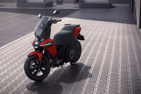 La SEAT e-Scooter es la primera moto de la marca: Es eléctrica y tiene 115 km de autonomía