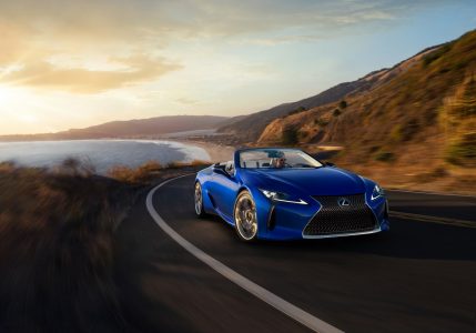 Lexus LC 500 Cabrio: Escuchar su V8 de 5 litros atmosférico con 477 CV te llevará a otra dimensión