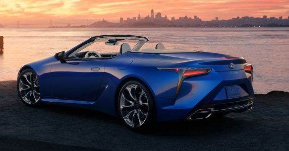 Lexus LC 500 Cabrio: Escuchar su V8 de 5 litros atmosférico con 477 CV te llevará a otra dimensión