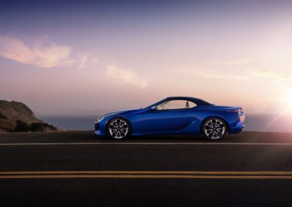 Lexus LC 500 Cabrio: Escuchar su V8 de 5 litros atmosférico con 477 CV te llevará a otra dimensión