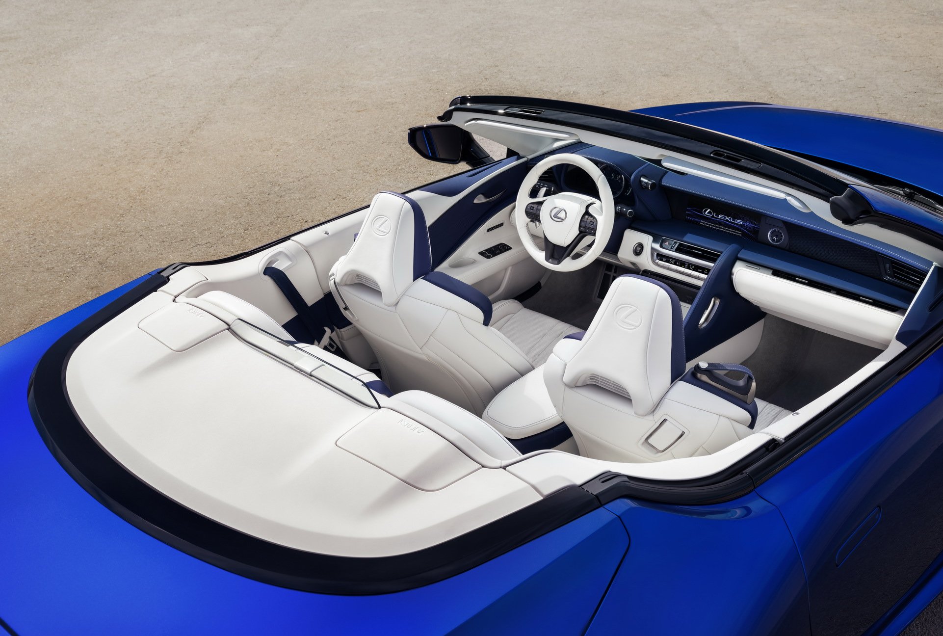 Lexus LC 500 Cabrio: Escuchar su V8 de 5 litros atmosférico con 477 CV te llevará a otra dimensión