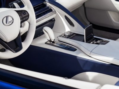 Lexus LC 500 Cabrio: Escuchar su V8 de 5 litros atmosférico con 477 CV te llevará a otra dimensión