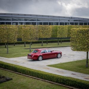 Rolls-Royce Bespoke Red Phantom: Un one-off para luchar contra el SIDA