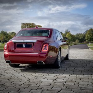 Rolls-Royce Bespoke Red Phantom: Un one-off para luchar contra el SIDA