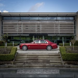 Rolls-Royce Bespoke Red Phantom: Un one-off para luchar contra el SIDA