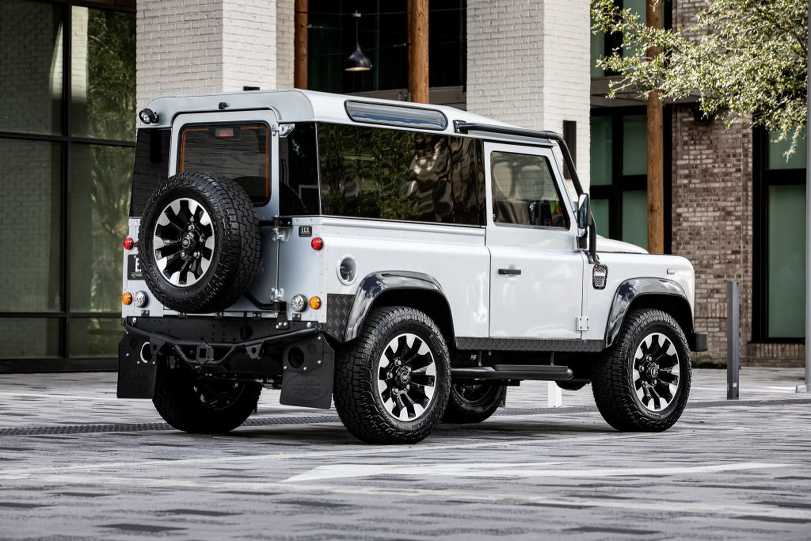 Project Blackcomb: Un Land Rover Defender con motor V8 y 565 CV