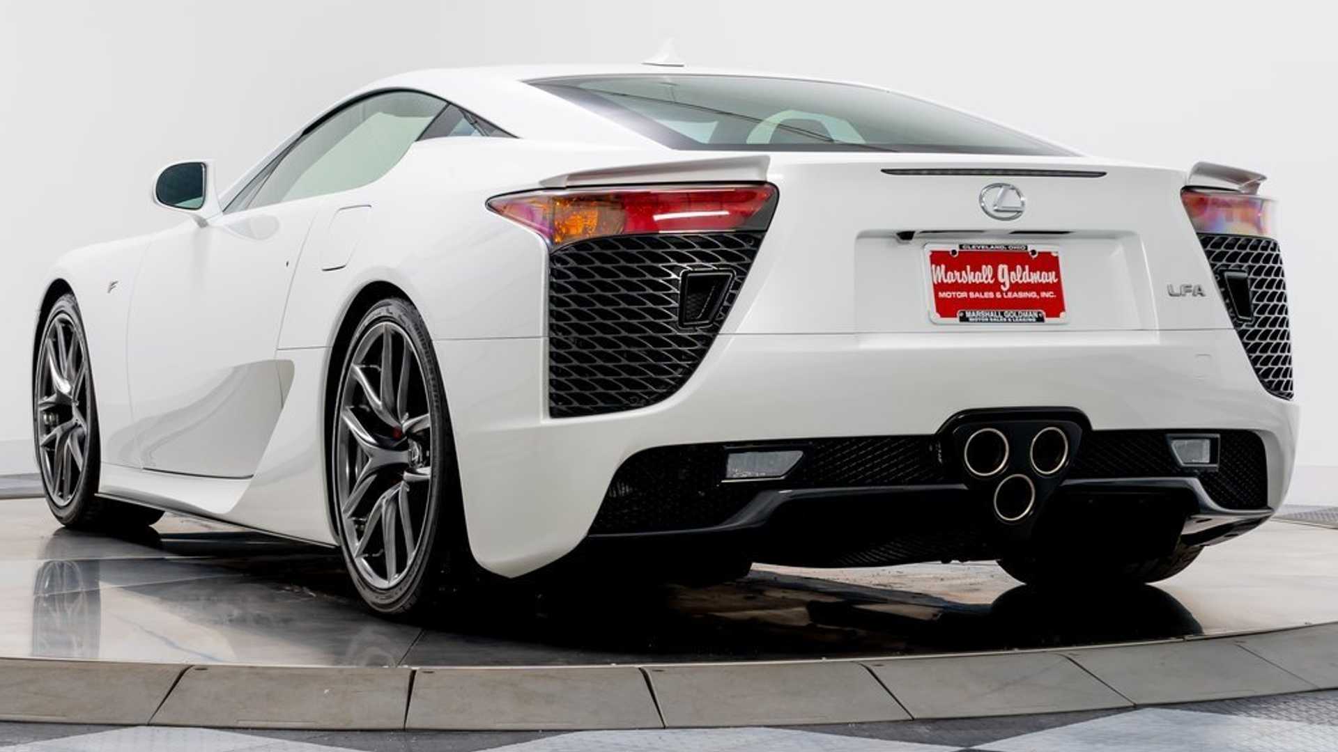 Sale a la venta el Lexus LFA que perteneció a Paris Hilton: 457.000 euros tienen la culpa