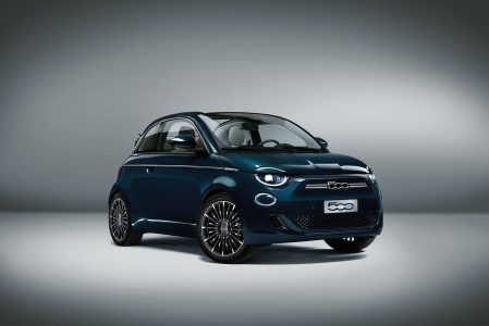 El nuevo Fiat 500 dice adiós a los motores térmicos: 320 km de autonomía y desde 37.900 euros