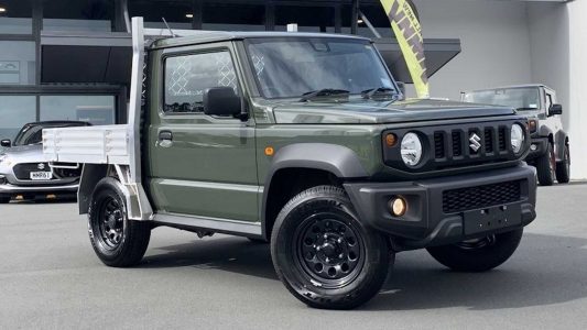 Este Suzuki Jimny pick-up está disponible en un concesionario de Nueva Zelanda