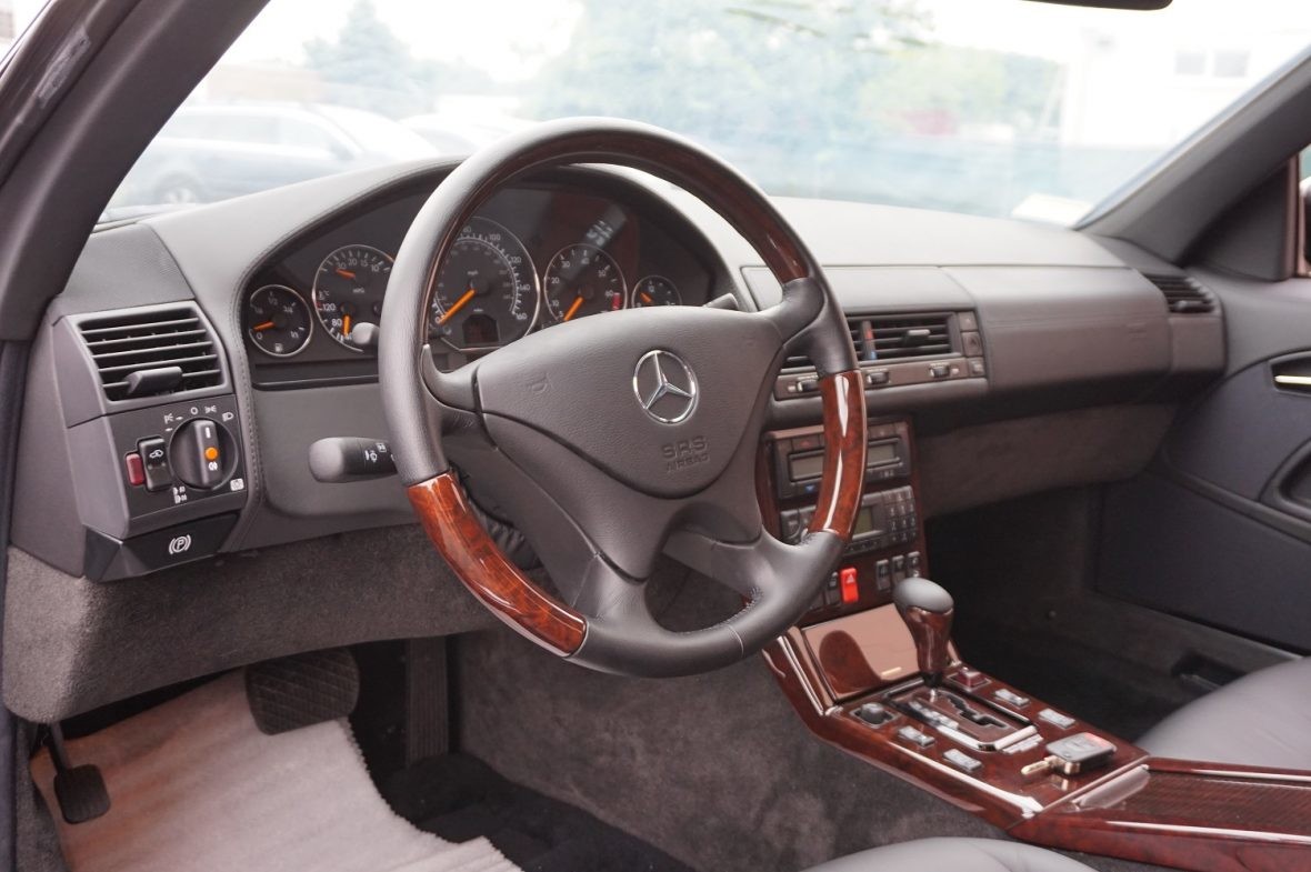 Comprar un Mercedes-Benz SL600 de 2001 sin matricular es posible, pero no te resultará barato