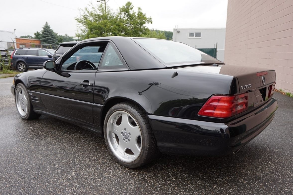 Comprar un Mercedes-Benz SL600 de 2001 sin matricular es posible, pero no te resultará barato