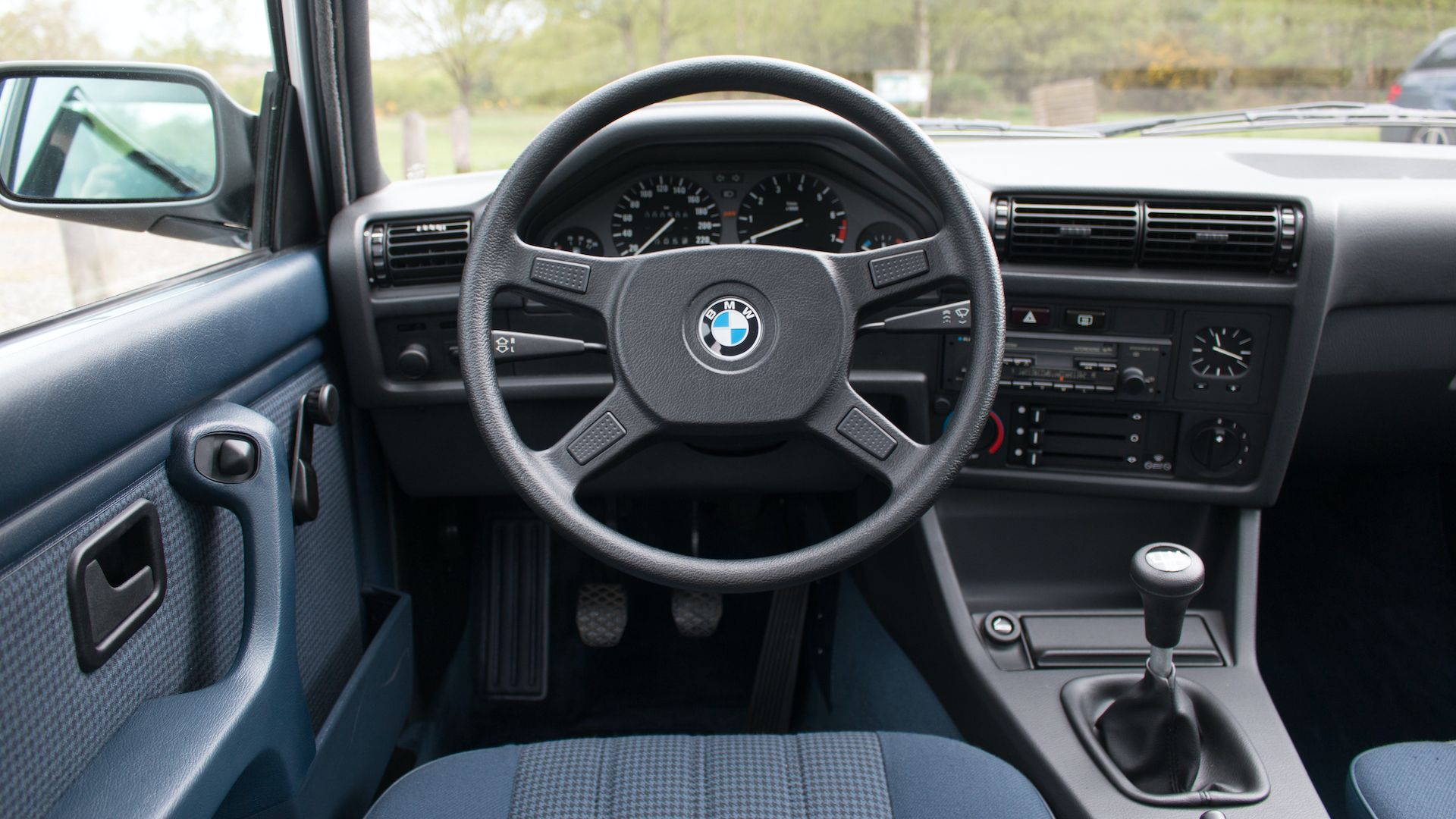 Este BMW 325iX (E30) tan sólo tiene 821 kilómetros kilómetros y ahora puedes hacerte con él