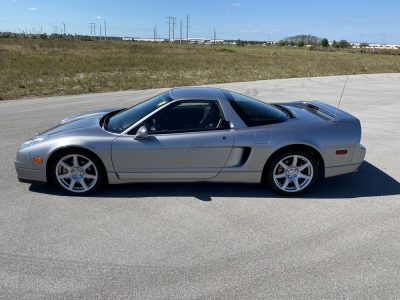 Este Honda NSX restyling sólo tiene 3.000 kilómetros... ¡y está en venta!