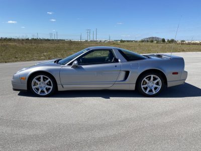 Este Honda NSX restyling sólo tiene 3.000 kilómetros... ¡y está en venta!