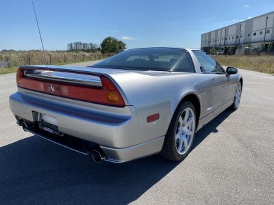 Este Honda NSX restyling sólo tiene 3.000 kilómetros... ¡y está en venta!