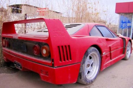 Este youtuber quiere comprar el Ferrari F40 del hijo de Saddam Hussein: ¿Le ayudas a encontrarlo?