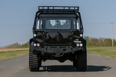 ¿Quieres hacerte con el Land Rover Defender SVX Spectre? Ahora puedes hacerlo con esta unidad que sale a subasta
