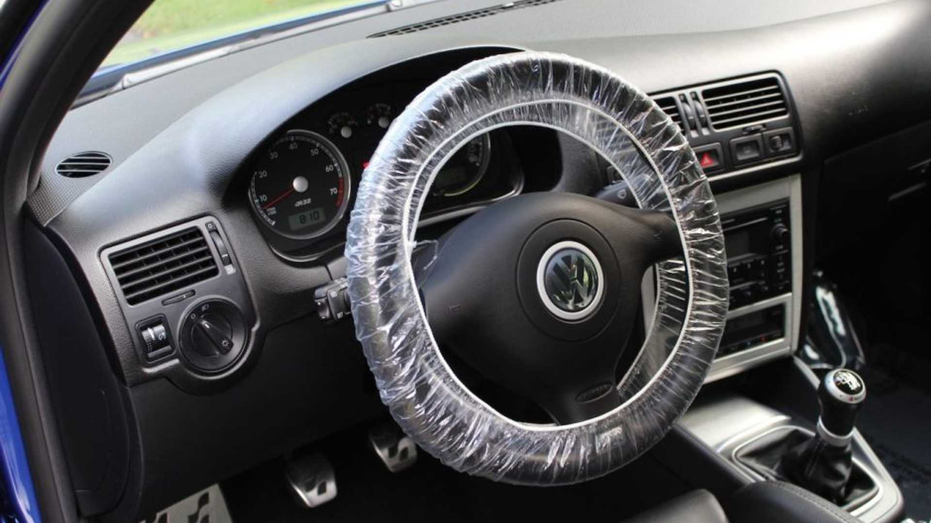 ¿Cuánto pagarías por un Volkswagen Golf IV R32 con menos de 3.000 kilómetros?