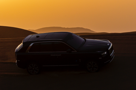 El Rolls-Royce Cullinan muestra sus capacidades y robustez en el desierto