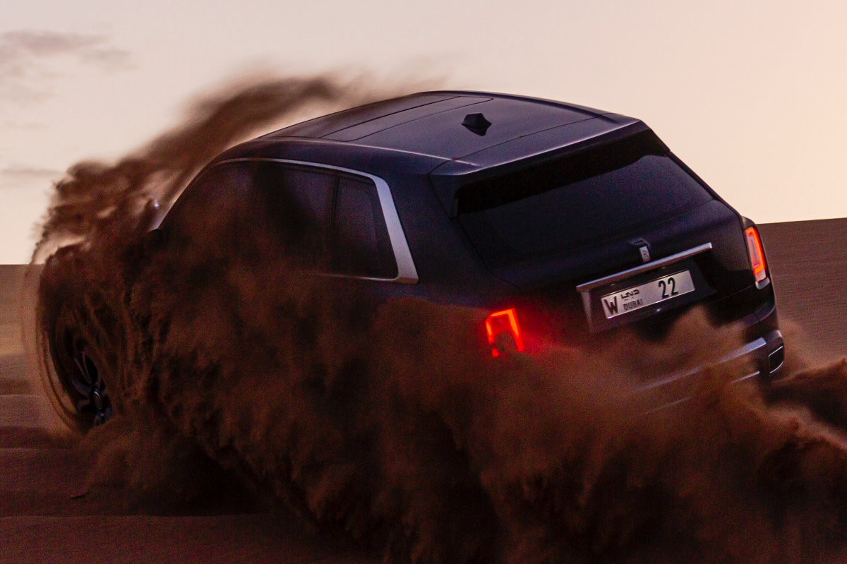 El Rolls-Royce Cullinan muestra sus capacidades y robustez en el desierto