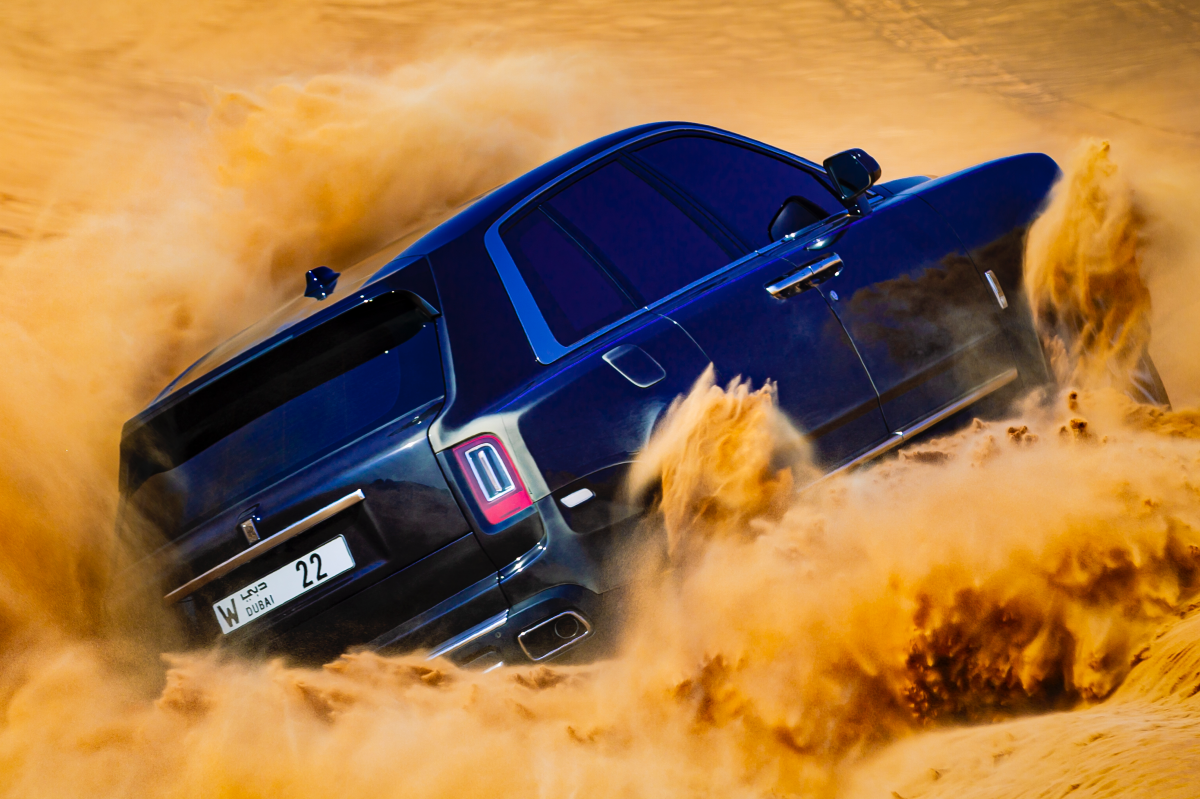 El Rolls-Royce Cullinan muestra sus capacidades y robustez en el desierto