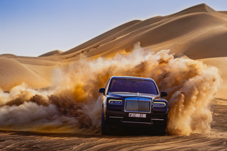 El Rolls-Royce Cullinan muestra sus capacidades y robustez en el desierto