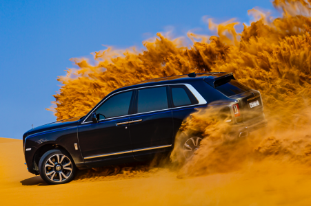 El Rolls-Royce Cullinan muestra sus capacidades y robustez en el desierto