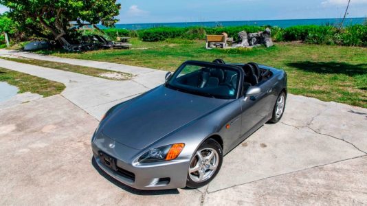 ¿Cuánto pagarías por este Honda S2000 con sólo 55 kilómetros?