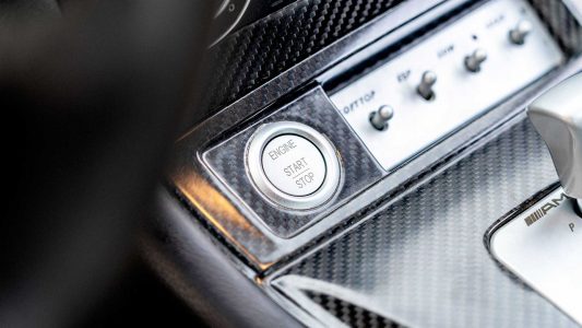 El Mercedes-Benz CLK DTM AMG Cabriolet es una rareza, pero ahora puedes hacerte con uno