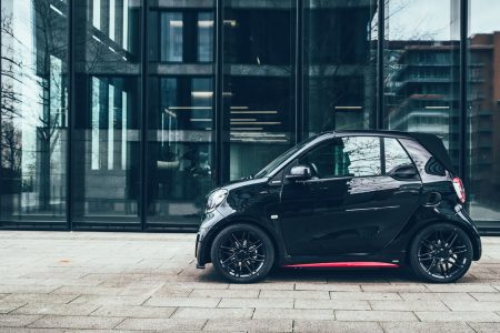 BRABUS 92R: ¿Te gastarías más de 46.000 euros en un smart eléctrico descapotable?