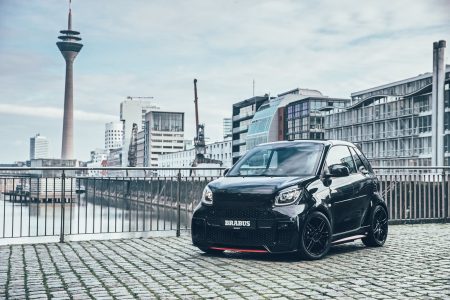 BRABUS 92R: ¿Te gastarías más de 46.000 euros en un smart eléctrico descapotable?