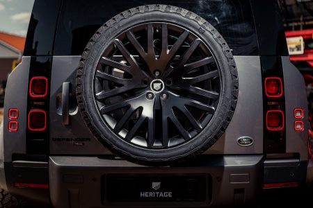Ahora puedes decorar tu Land Rover Defender 2021 con toques "Rat style"