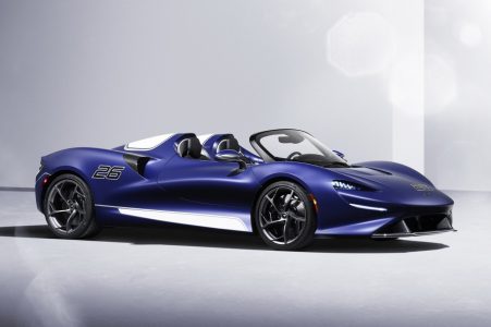 El McLaren Elva speedster recibe un parabrisas delantero