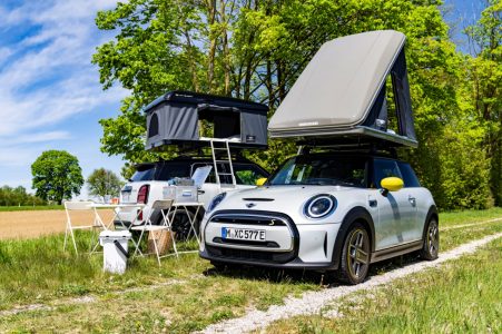 Irte de camping con tu MINI eléctrico es posible con los nuevos accesorios