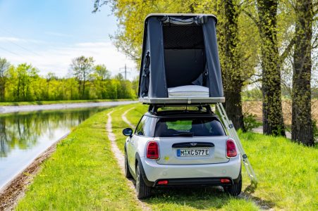 Irte de camping con tu MINI eléctrico es posible con los nuevos accesorios