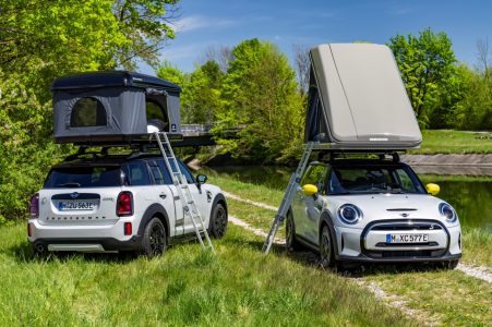 Irte de camping con tu MINI eléctrico es posible con los nuevos accesorios