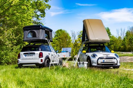 Irte de camping con tu MINI eléctrico es posible con los nuevos accesorios