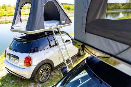 Irte de camping con tu MINI eléctrico es posible con los nuevos accesorios