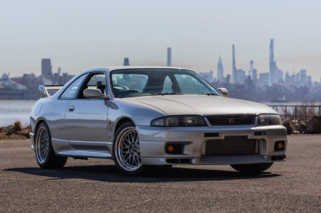 Sale a subasta este espectacular Nissan Skyline R33 GT-R V-Spec de 1995