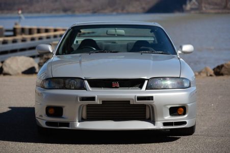 Sale a subasta este espectacular Nissan Skyline R33 GT-R V-Spec de 1995