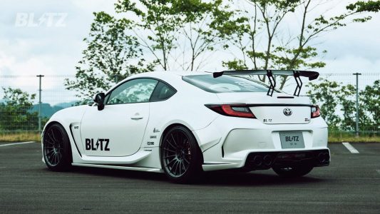 El Toyota GR 86 preparado por Blitz viene con un aire "macarra"